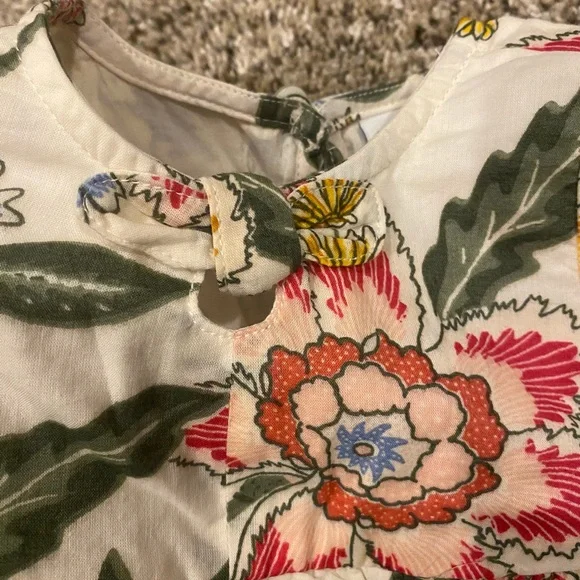 Brand New Flowered Outfit - Picture 3 of 9